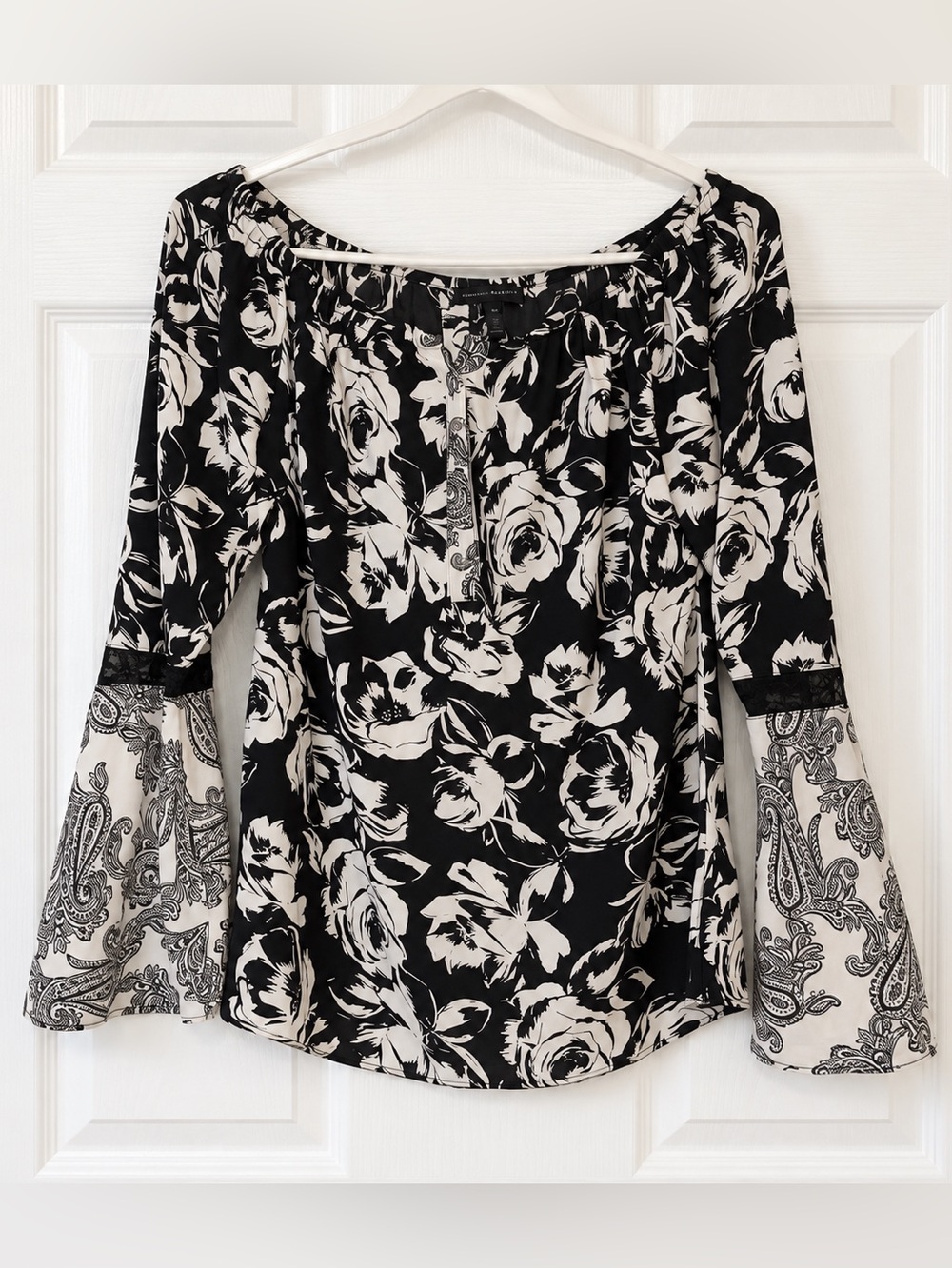 White House Black Market XS Black White Floral Paisley Bell Sleeve Top